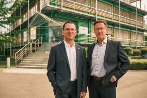 SpiraTec Vorstand Frank Heines (li) und Andreas Schadt (re) sind angesichts der guten Auftragslage optimistisch für das Geschäftsjahr 2024/2025. Copyright: SpiraTec AG